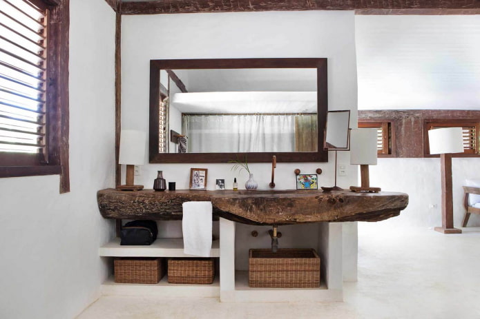 Plan de travail en bois brut à l'intérieur