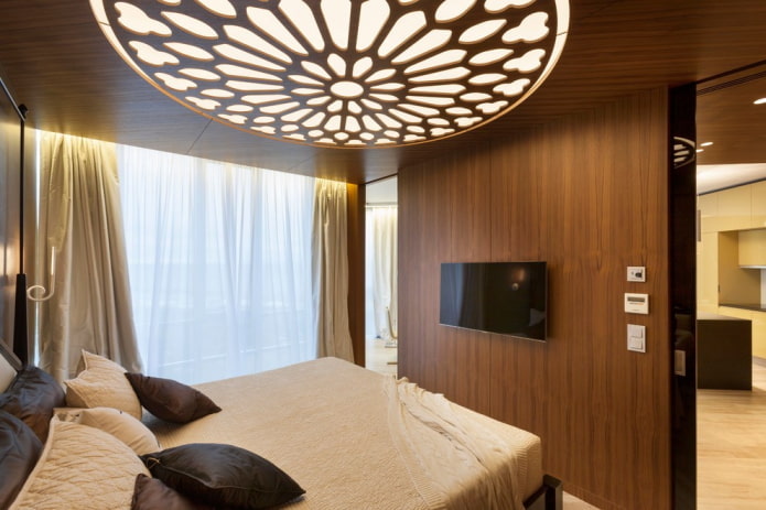 Plafond en bois sculpté dans la chambre