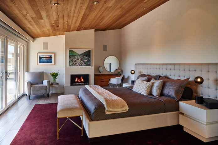 Plafond en bois dans la chambre