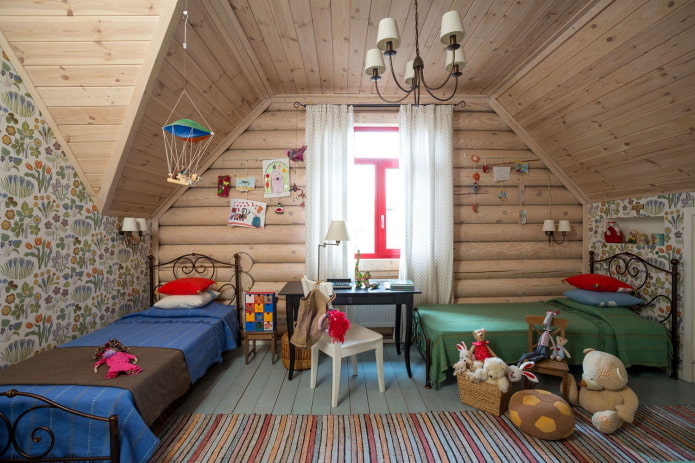 plafond en bois à l'intérieur de la chambre des enfants