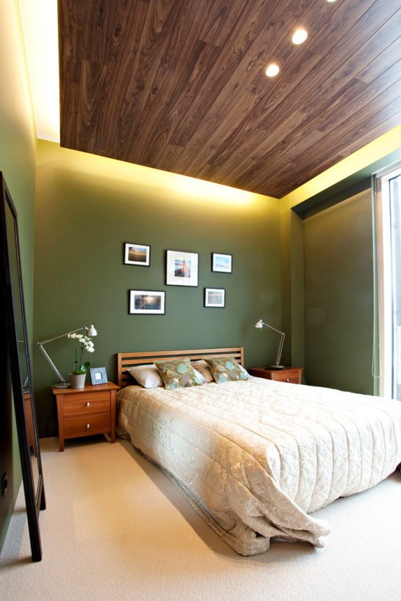 Plafond en bois avec rétroéclairage