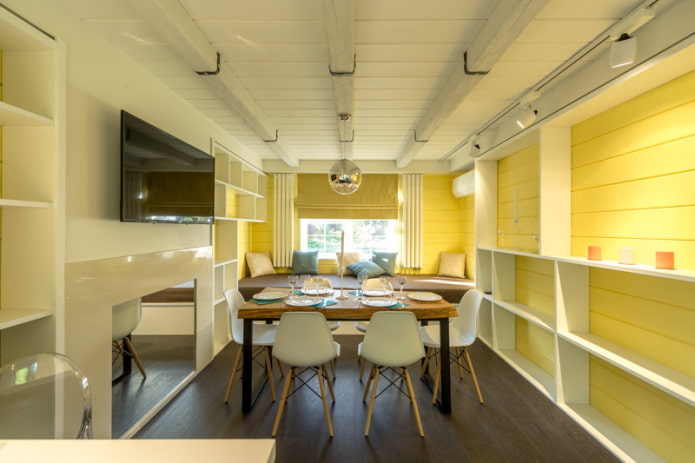 Plafond en bois avec poutres