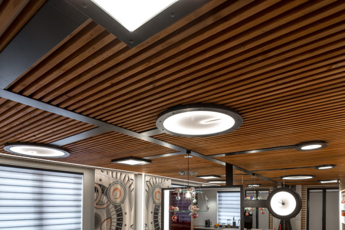 plafond en lattes de bois 