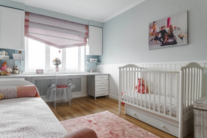 Chambre pour un enfant d'âge préscolaire et un nouveau-né