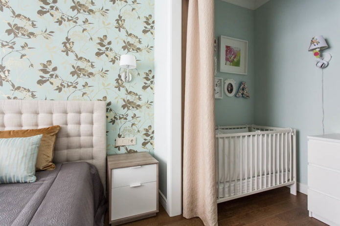 Aménagement d'une chambre d'enfant dans la chambre des parents