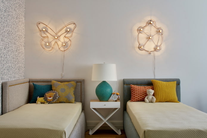Espace de repos à l'intérieur d'une chambre pour enfants de sexes différents