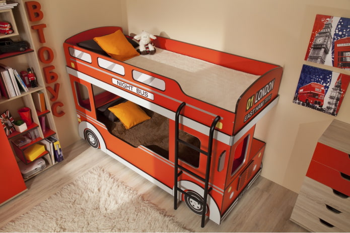 lit superposé-bus dans la chambre d'enfant