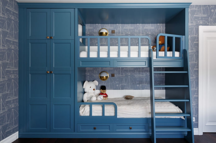 Lit superposé avec armoire dans la chambre d'enfant