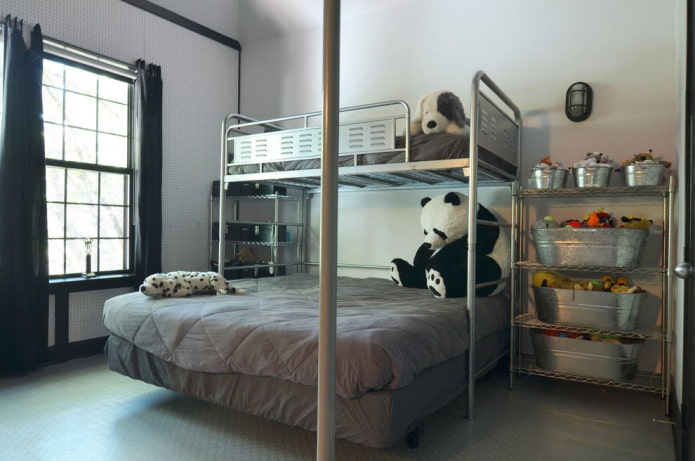 un lit superposé dans une chambre d'enfant de style loft