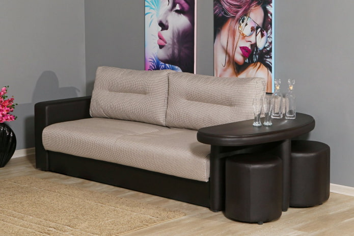 canapé pliant avec un table à l'intérieur
