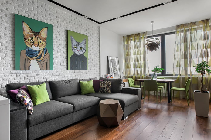 Modèle de canapé avec ottoman à l'intérieur du salon