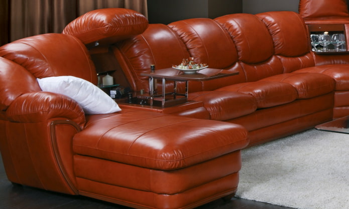 Modèle de canapé avec un pouf à l'intérieur