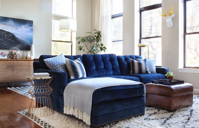 Modèle de canapé en tissu avec ottoman à l'intérieur