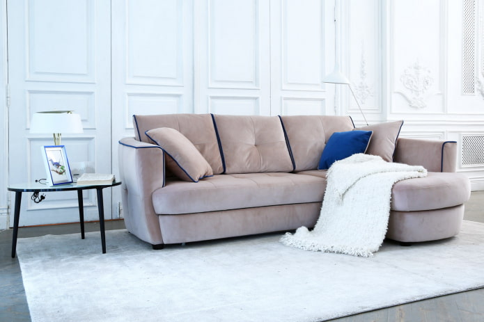 Modèle de canapé avec ottoman à l'intérieur