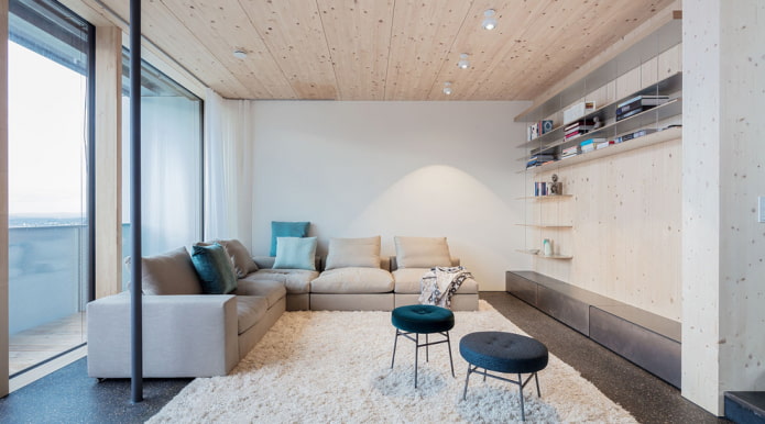 Salon spacieux avec un canapé d'angle