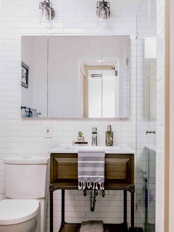Armoire avec façades en miroir
