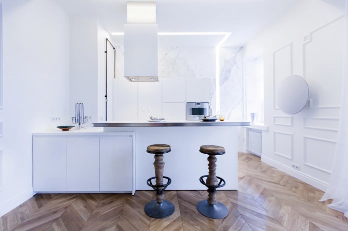 Intérieur d'une cuisine-salon combinée avec comptoir de bar