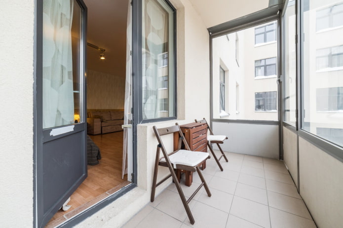 Finition du sol à l'intérieur du balcon