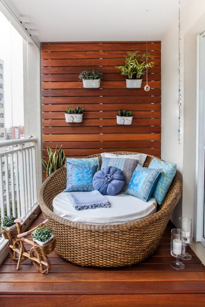conception d'un coin salon sur le balcon