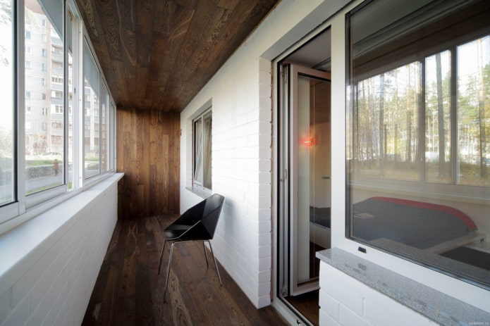 Finition du sol à l'intérieur du balcon