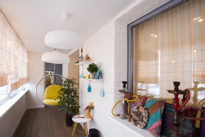 Décoration de plafond à l'intérieur du balcon