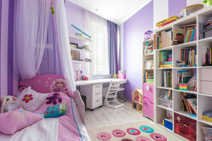 Chambre d'enfant aux tons violet et rose