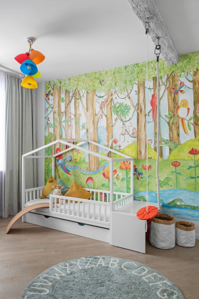 peintures sur le mur dans la chambre d'enfant