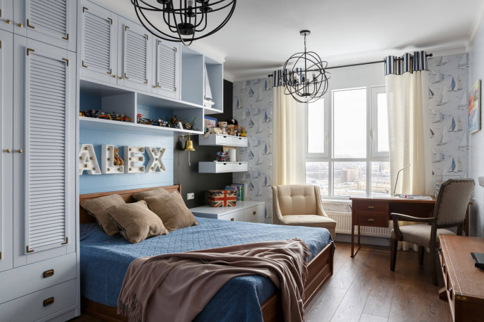 grand lit dans la chambre d'enfant