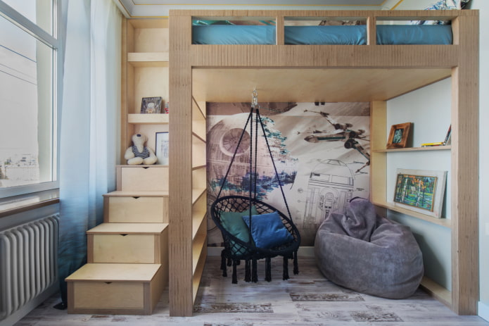 chaise suspendue dans la chambre d'enfant