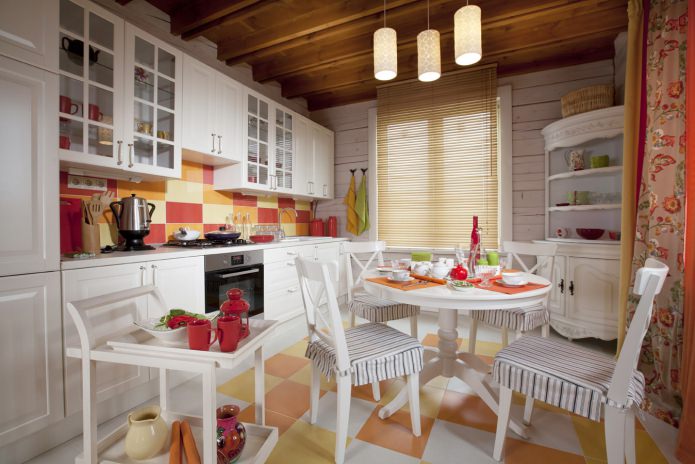 table blanche dans une cuisine