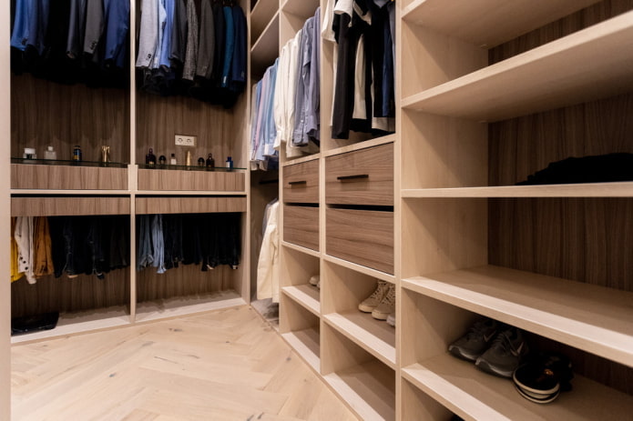 Aménagement intérieur de l'armoire