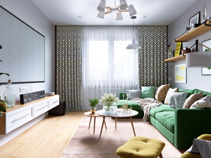 chambre lumineuse avec un canapé vert