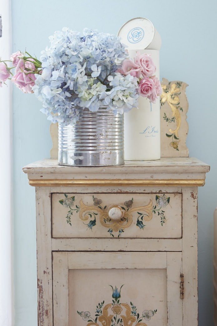 commode avec vieilli Effet