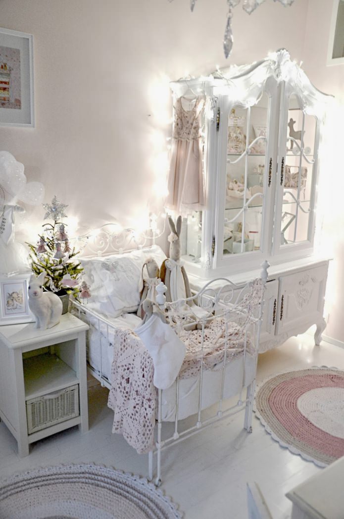 Chambre d'enfant aux couleurs claires