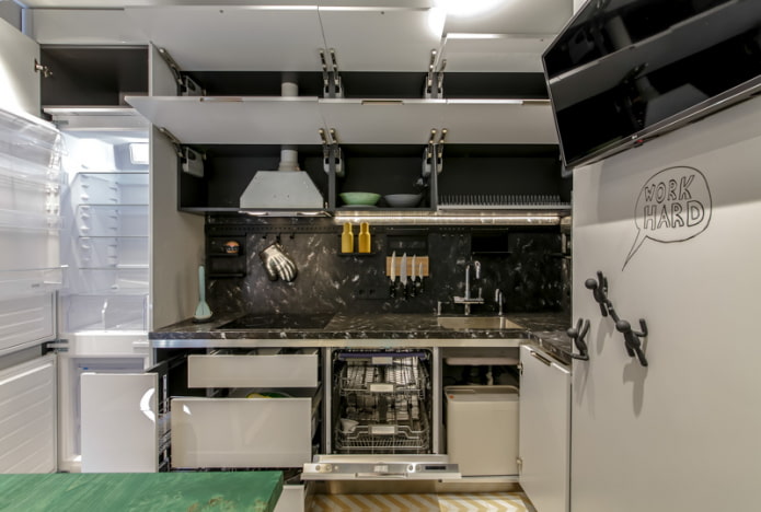 réfrigérateur à l'intérieur d'une cuisine de 10 m²