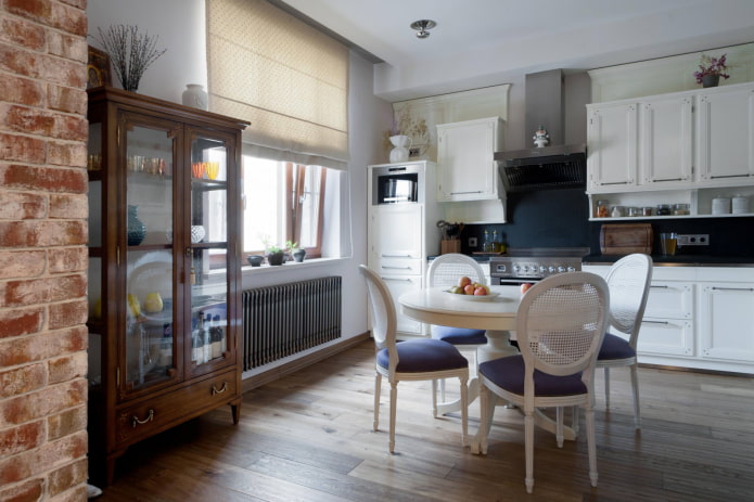 buffet antique à l'intérieur
