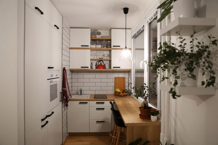 armoires de cuisine jusqu'au plafond