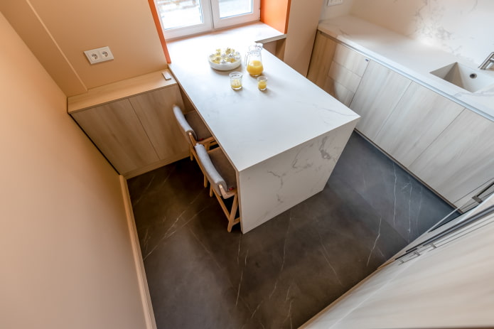 Cuisine lumineuse de 3 mètres sur 3, style minimaliste