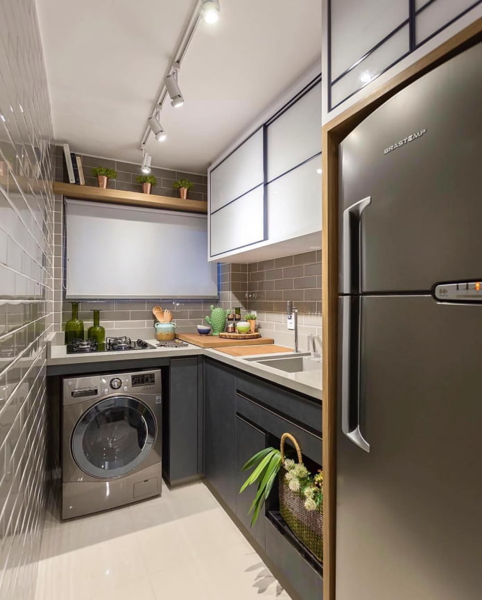 Spots dans une petite cuisine