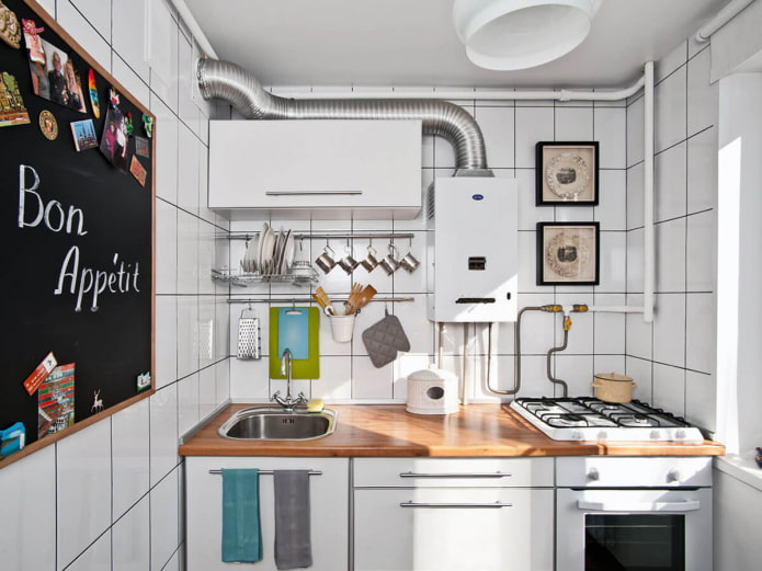 Cuisine de 6 m² avec chauffe-eau à gaz