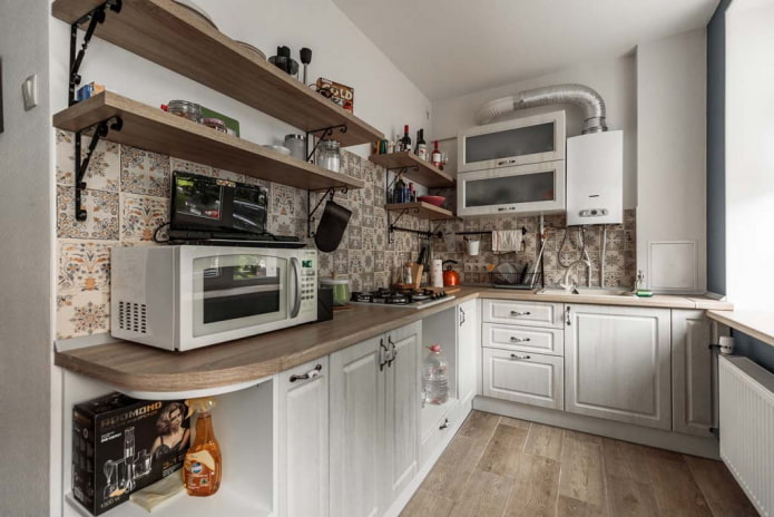 Cuisine de 6 m² avec chauffe-eau à gaz