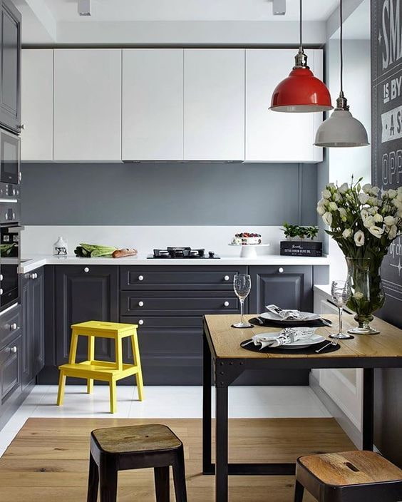 ensemble de cuisine foncé