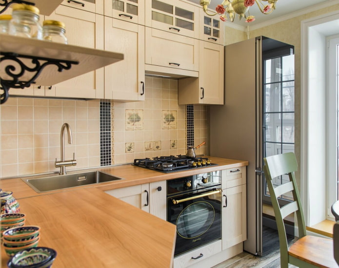réfrigérateur dans une cuisine de 8 m²