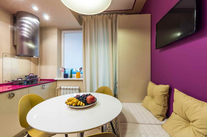 canapé dans la cuisine de 8 m²