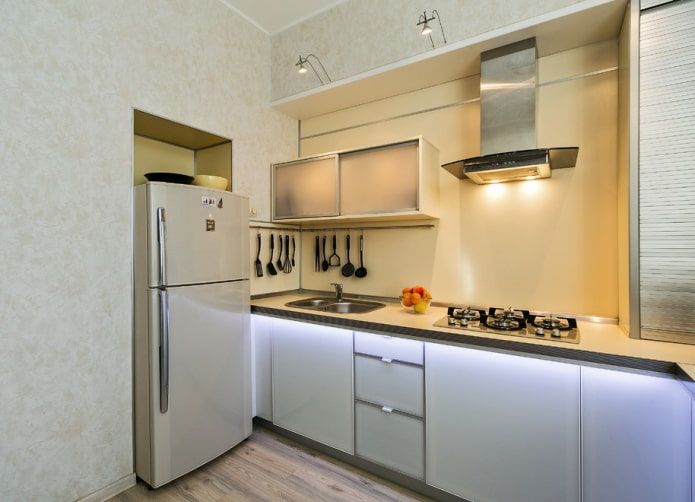 Réfrigérateur dans une cuisine de 8 m²
