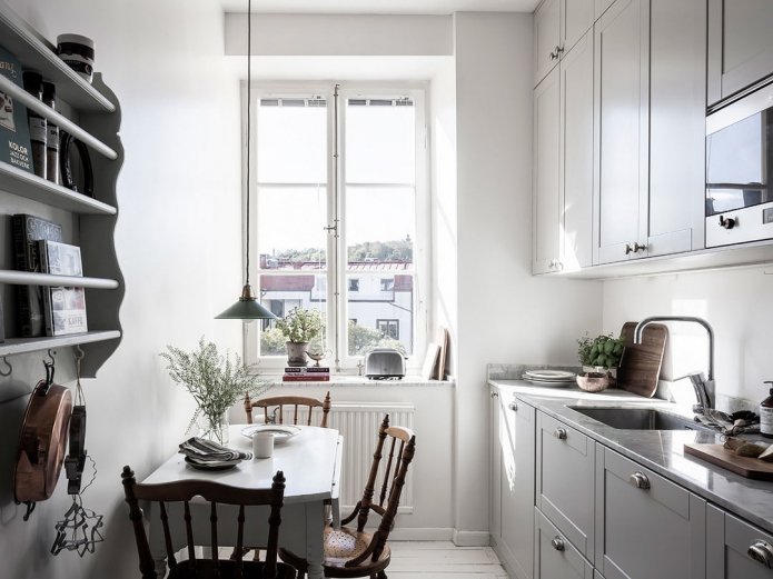 table dans la cuisine 4 sq