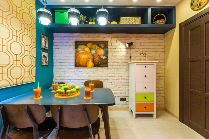 lampes au-dessus de la table
