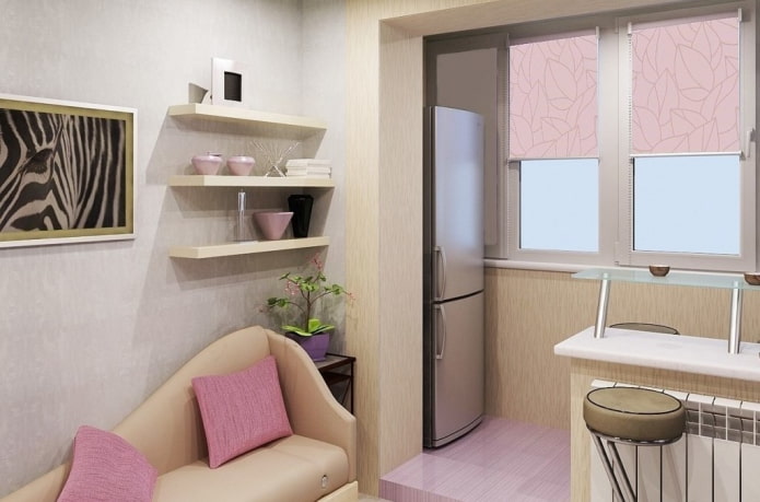 meubles à l'intérieur d'une cuisine combinée avec une loggia
