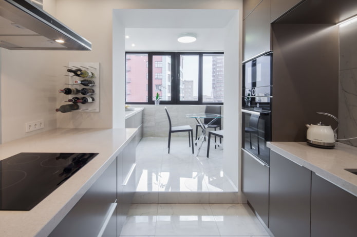 Plan d'une cuisine combinée avec une loggia