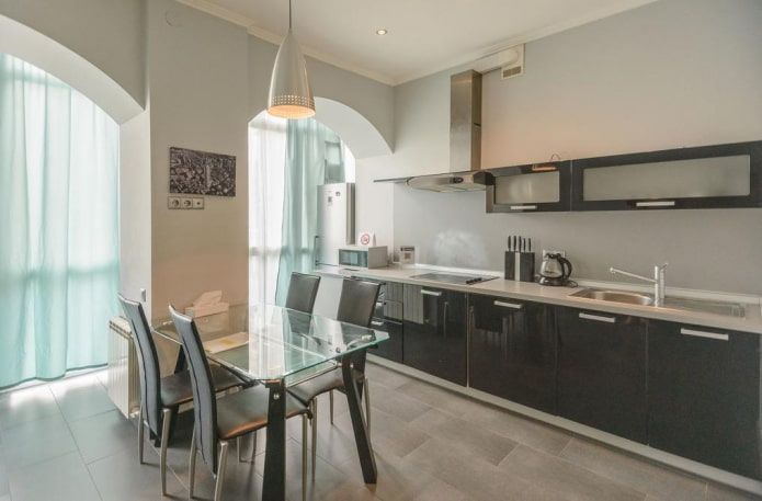 Aménagement d'une ouverture à l'intérieur d'une cuisine combinée avec une loggia